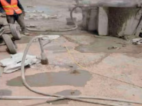 矿区水泥混凝土路面板底注浆技术 路面脱空注浆整治方案